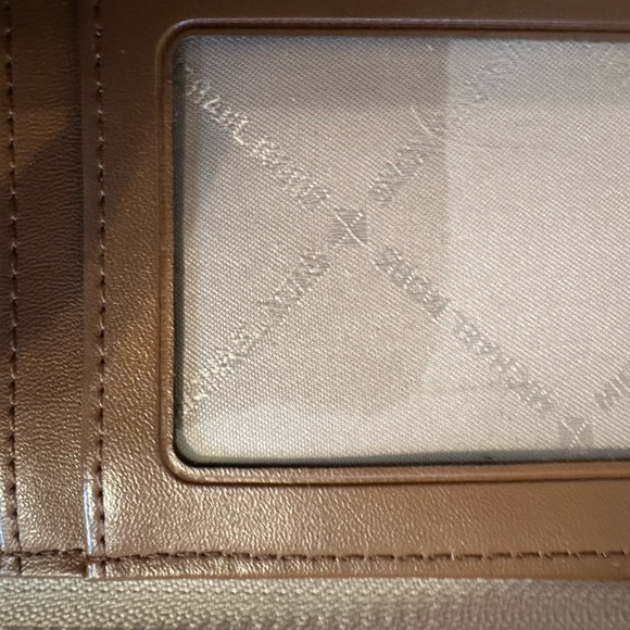 This is a Michael Kors wallet. Used once, practically brand new condition - Picture 6 of 8